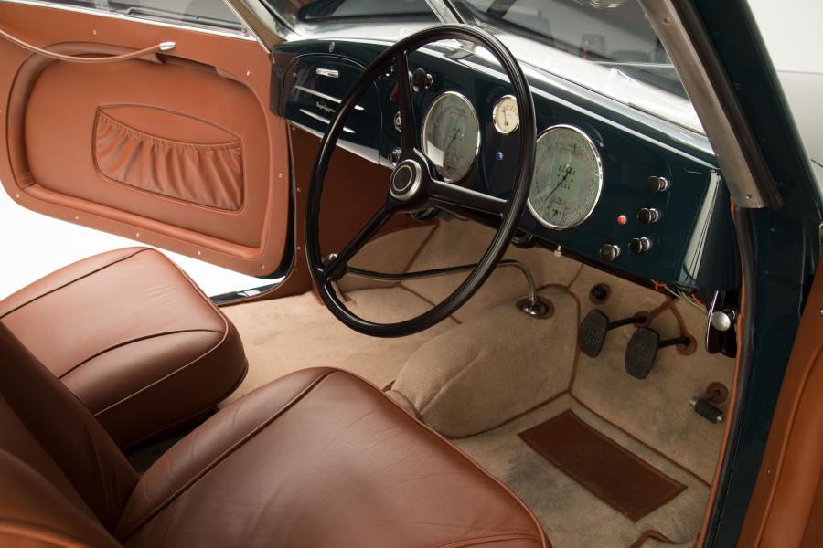 Панель приборов Alfa Romeo 6C 2500 S Berlinetta 1939 года  (фото 3 из 15)
